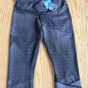 BioSkin South Sister Running capri Tights Size S NWT